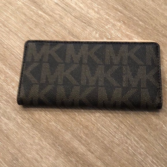 michael kors checkbook holder